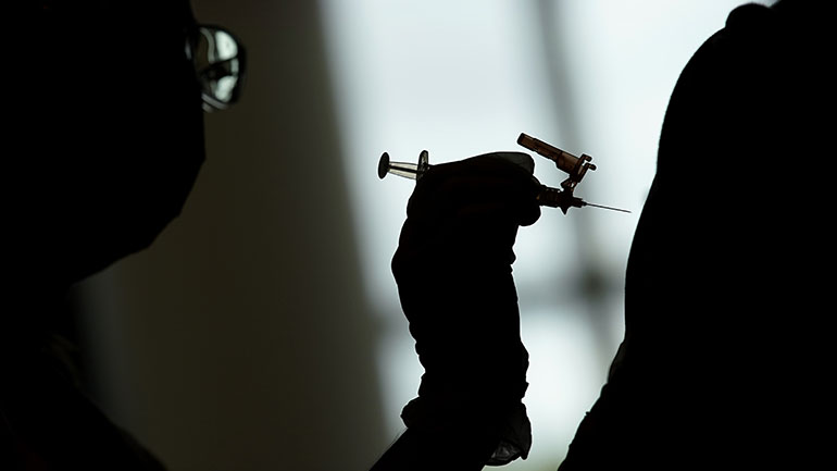 Στα 97 του «έφυγε» ο πρώτος Βέλγος που εμβολιάστηκε κατά της Covid-19